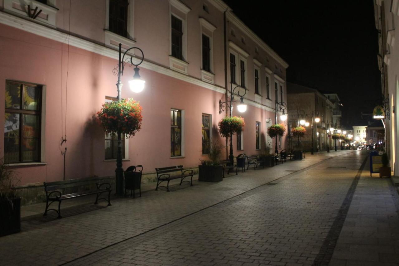 Apartament City, Clock Кросно Экстерьер фото